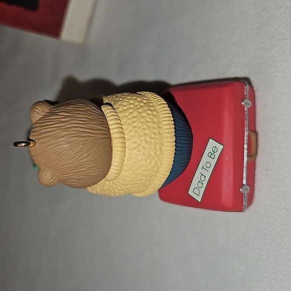 Hallmark dad to be Christmas ornament - Picture 4 of 7